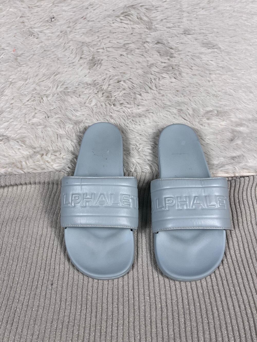 Alphalete Shoes Mens Size 9 Light Gray Slides Sandals Embossed Logo Pool Casual